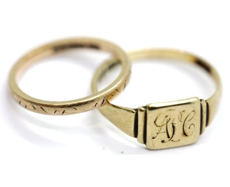 Two 9ct gold rings, size K 4.3g. P&amp;P group 1 (£14 for the first lot and £1 for subsequent lots) 