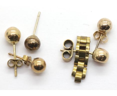 Five 9ct gold stud earrings and a small length of 9ct gold chain, 1.6g.  P&amp;P Group 1 (£14+VAT for the first lot and £1+VA