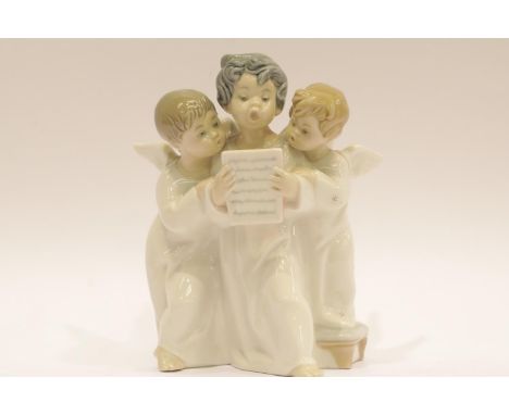 LLadro three boy angels figurine. P&P Group 3 (£25+VAT for the first lot and £5+VAT for subsequent lots)Condition Report: No 