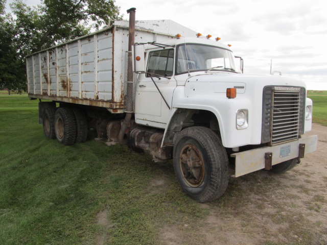 1975 INTERNATIONAL LOADSTAR 1850 TANDEM AXLE TRUCK; Diesel, 5&4 ...