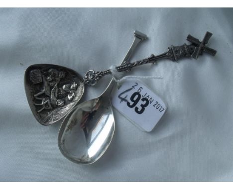 Caddy spoon with nail head terminal Birm 1932 by WWP  also a Dutch example   25g      
