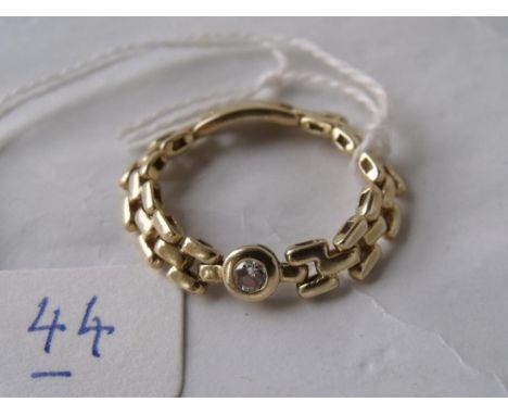 Unusual 18ct chain link ring set with a single  diamond 4g 'X'       