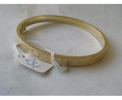 9ct scroll engraved hinged bangle 9g     