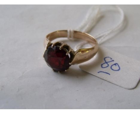 Gold mounted set oval garnet ring 'H'    