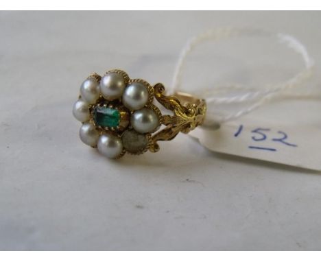 18ct Georgian emerald & pearl ring 4g 'K'    