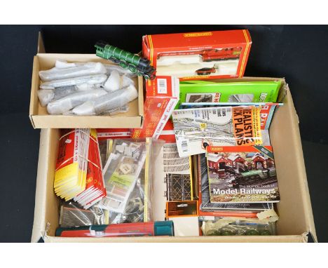 Quantity of OO gauge model railway accessories to include 17 x boxed Hornby Stanard Points, boxed &amp; built cardboard track