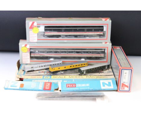 Quantity of model railway to include a boxed N gauge Graham Farish GWR Green Loco Goods Set NGS2 (near complete, poor box) an