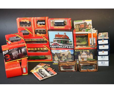 Collection of boxed OO gauge items of rolling stock to include 13 x Hornby featuring R6279 3 Assorted Plank Wagons, 5 x Bacha