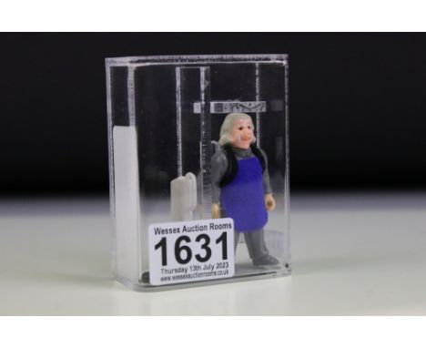 Star Wars - Graded original Kenner 1980 Ugnaught figure (Blue Smock), AFA Graded U85 NM+ 