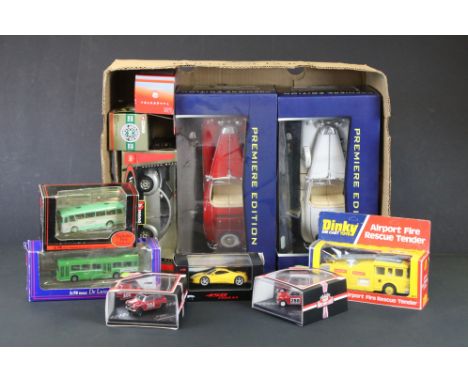 11 Boxed diecast models to include 2 x Maisto 1/18 Premiere Edition Mercedes Benz 500k Typ Special Roadster (1 x red &amp; 1 