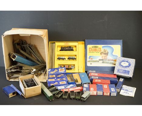 Quantity of Hornby Dublo model railway to include boxed EDG16 0-6-2 Tank Goods Set, various boxed &amp; unboxed track, D5702 