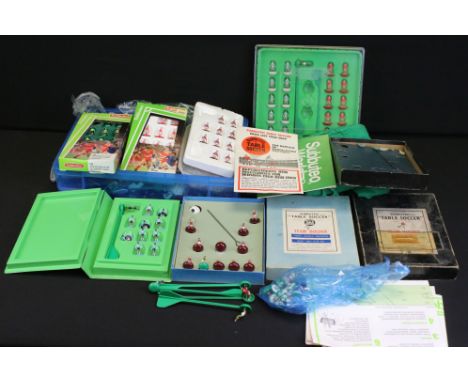 Subbuteo - Collection of LW &amp; HW teams, accessories and spares to include cased 2 team carrier with 2 x teams, cased Arge