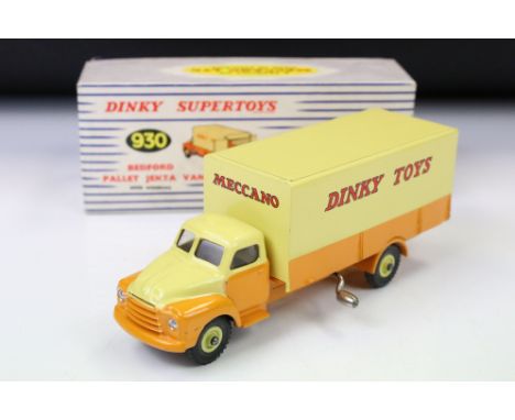 Boxed Dinky Supertoys 930 Bedford Pallet Jetka Van diecast model with Dinky Toys decals, with 3 x pallets, mechanism working 