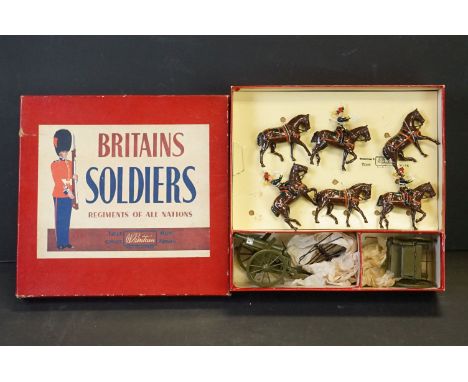Boxed Britains ' Regiments Of All Nations ' 2077 Kings' troop R.H.A (Gun Team Walking) metal figure set, complete (light pain