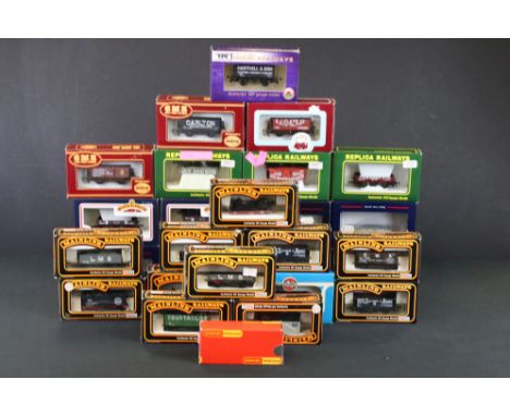 29 Boxed OO gauge items of rolling stock to include 8 x Bachmann, 11 x Mainline, 4 x Dapol, 4 x Replica, 1 x Hornby &amp; 1 x