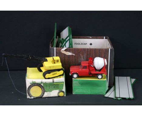 Group of metal models to include boxed ERTL John Deere 3020 Tractor and boxed ERTL John Deere Wagon (tatty boxes), Buddy L &a