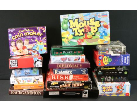 Collection of 20 boxed toys &amp; games (Poker, Backgammon, Spear's Chinese Chequers, Mouse Trap, Risk, Glass Chess Set, etc)