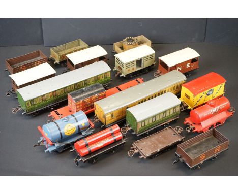 17 Hornby O gauge items of rolling stock to include Colas Tanker, Fyffes Bananas Van etc, in a good overall play worn conditi