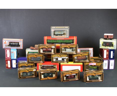 31 Boxed OO gauge items of rolling stock to include 12 x Mainline, 3 x Airfix, 4 x Hornby/Triang, 3 x Lima, 2 x Bachmann, 5 x