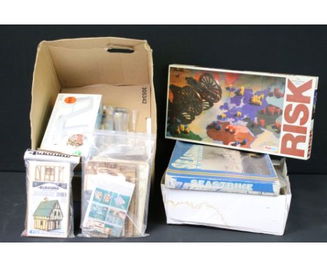 Group of toys and accessories to include a large group of vintage diecast brochures featuring Dinky &amp; Matchbox, plastic k