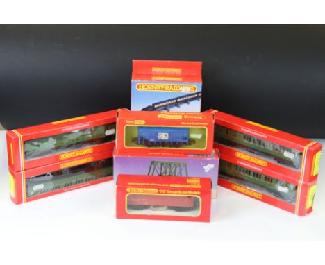 Eight boxed Hornby OO gauge accessories to include 2 x R162 SR Composite Coach Olive Green, 2 x R174 SR Bogie Luggage Van oli