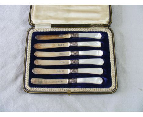 A cased set of six hallmarked silver Butter  Knives, each set with a mother-of-pearl handle,  hallmarked to both blade and de