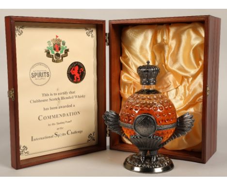 Old St Andrews blended scotch whisky, Clubhouse, in golf ball shaped bottle, with eagle stand, 70 cl 40% vol, with presentati