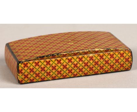 Tartan ware snuff box with wooden hinged lid,8 cm long,4.5 cm width. 