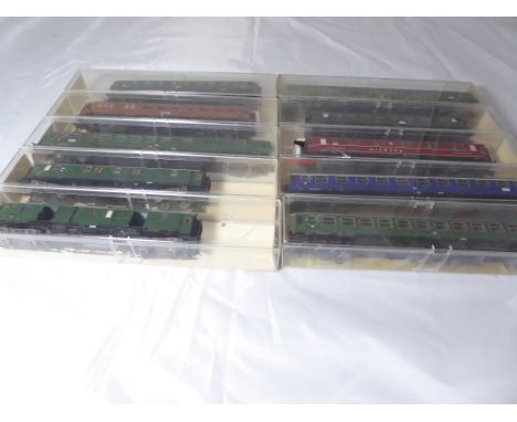 Ten Fleischmann carriages H0, all cased,5083/5082/5081/5080/5079/5600/5609/5604/5601/5078