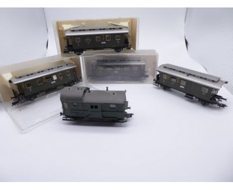 Five Fleischmann passenger carriages, 5765, 5766, 5767, 5769, 5302