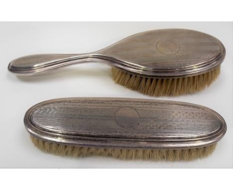 Silver engine turned clothes and hairbrush, London 1922.