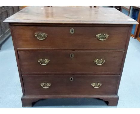 George III mahogany chest of small proportions, the moulded rectangular top over three graduated drawers and on bracket feet,