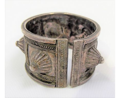 Ethnic white metal child's bangle, weight 43.2g approx