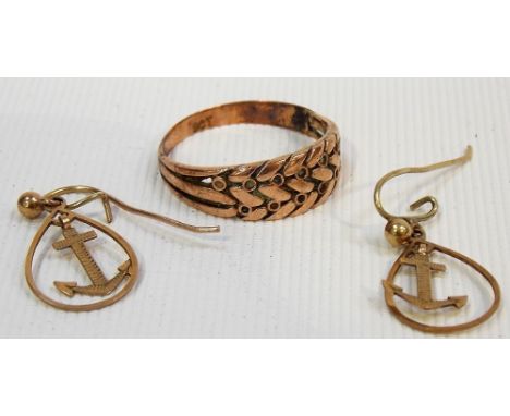 9ct rose gold ring; together with a pair of 9ct gold drop earrings, weight 3.5g approx.