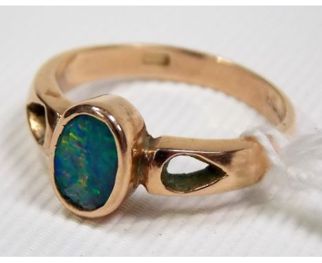 9ct gold set and oval black opal, weight 2.5g approx