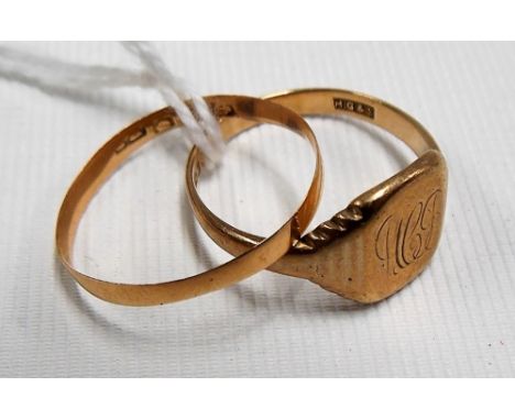 18ct gold wedding band, 0.8g approx; together with a 9ct gold signet ring, 3.2g approx