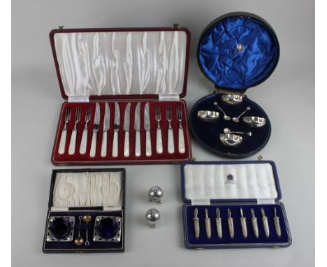 A cased set of six silver plated dessert knives and forks with mother of pearl handles, a cased set of eight corn on the cob 