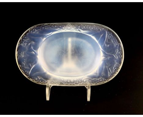 René Lalique. A pre-war frosted glass Médicis pattern cendrier, no.280, designed in 1924, moulded mark R LALIQUE France, 15cm