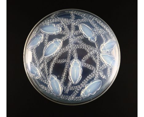 René Lalique. A pre-war opalescent glass Cleones pattern box and cover, no.49, designed in 1921, moulded R LALIQUE FRANCE, 17