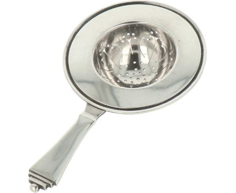 Georg Jensen Tea strainer model "Pyramid" silver. Very nice model in a modern "Pyramid" design.&nbsp;Denmark, Copenhagen, Geo