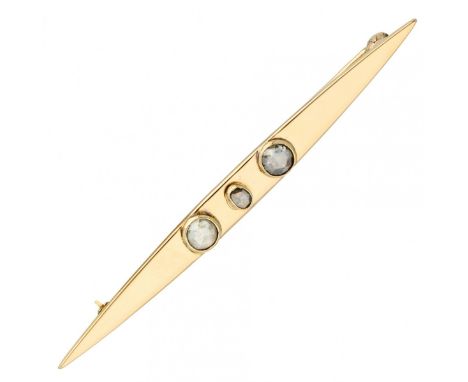 Yellow gold Art Deco brooch, with 3 rose cut diamonds - 14 ct. Makers' mark: possibly Fa. Pieter Attema Dz., Leeuwarden, 1907