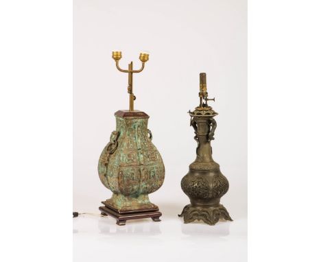 A lot with (2) Chinese table-lamps, 20th century. H. resp. 58 &amp; 63 cm. Estimate: € 30 - € 50.