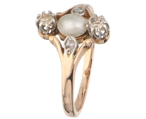 Rose gold ring, with approx. 0.12 ct. diamond and cultivated freshwater pearl - 14 ct. 2 Brilliant cut diamonds (ca. 0.06 ct.