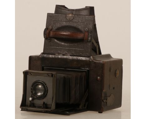 An old Folmer Schwing Division Eastman Kodak camera, 1st half 20th century. With inscription: 3 A. Graflex. Estimate: € 40 - 