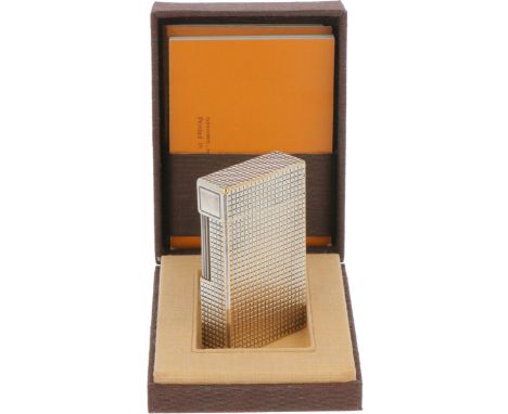 ST Dupont lighter silver plated. Equipped with embossed block decoration, complete with original box and papers.&nbsp;France,