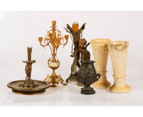 A lot with various items, a.w. (2) marble coupes, 19th/ 20th century. Together with a Zamac table lamp, an urn and a candelab