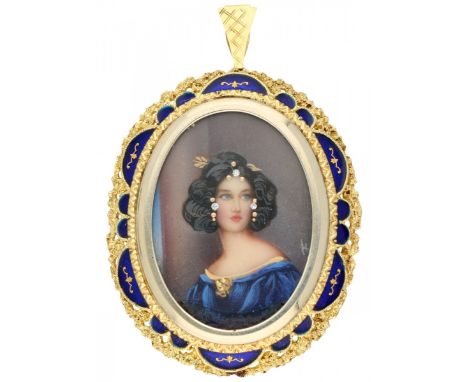 Yellow gold pendant/brooch with painted portrait in an open worked frame with royal blue enamel - 18 ct. Painted female portr