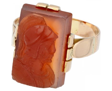 Rose gold ring with agate cameé of Roman centurion - 14 ct. Cameé approx. 14.80 x 9.60 mm. Light signs of wear on the agate e