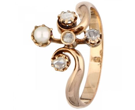 Rose gold ring, with diamond and cultivated pearl - 14 ct. 4 Rose cut diamonds (3x Ø approx. 2.5 mm and 1x Ø approx. 1.5 mm).