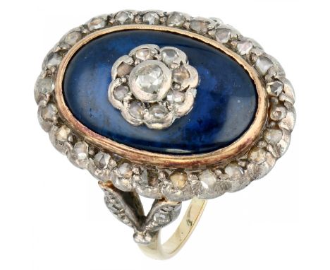 Yellow gold oval ring, with 37 rose cut diamonds and Bohemian glass - 14 ct. 37 Rose cut diamonds (1x Ø approx. 2.4 mm and 36